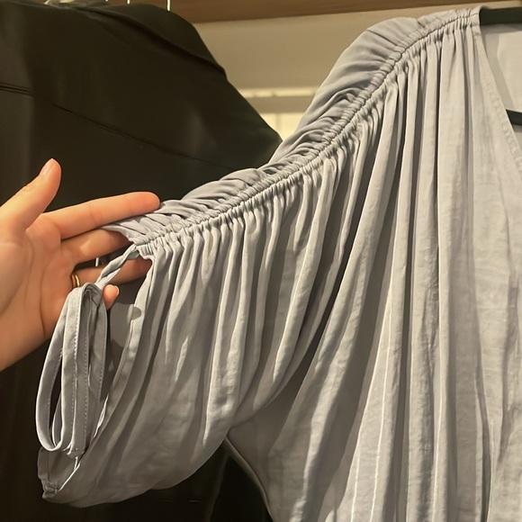 Simply Vera Wang blue satin like blouse - Picture 2 of 4